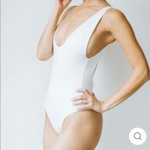 🌟NWT🌟 Londre The Minimalist One Piece Swimsuit